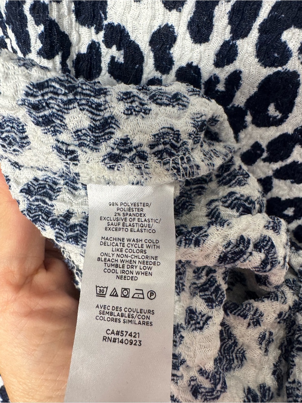 Loft Crinkle Gauze Puff Sleeve V-Neck Blouse Navy white size small - Picture 5 of 6